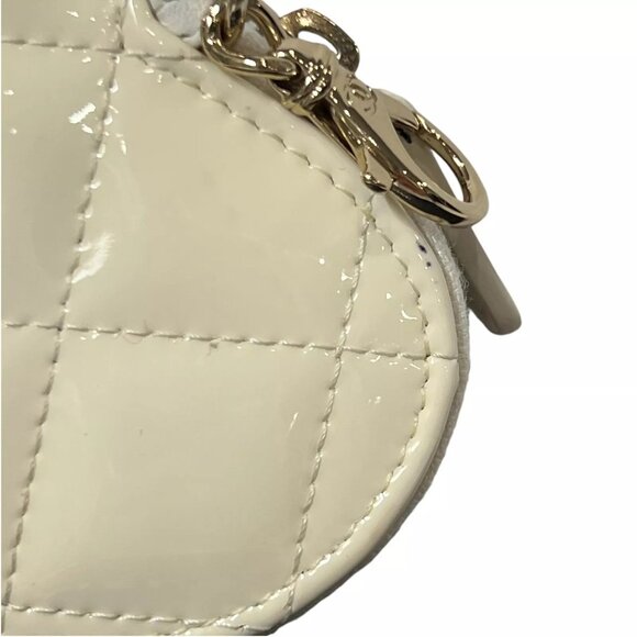 CHANEL 23S Ivory Patent Leather Heart Charm Zip Small Coin Pouch AS IS - Picture 8 of 15